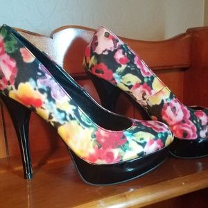 ⚠ Floral platform high heel, size 10.
